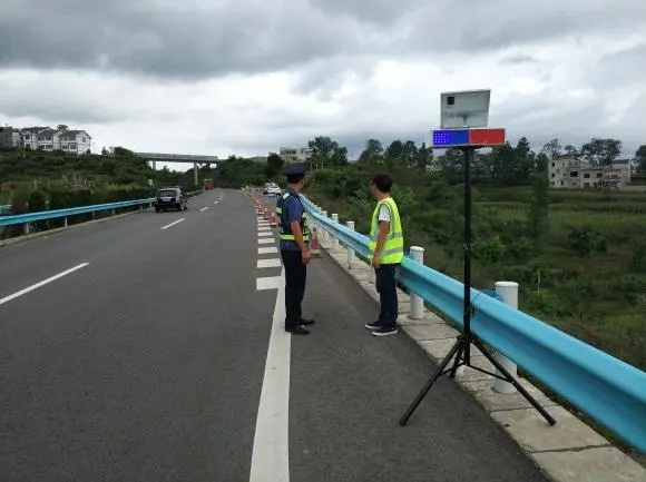 咸宁高速公路钢护栏
