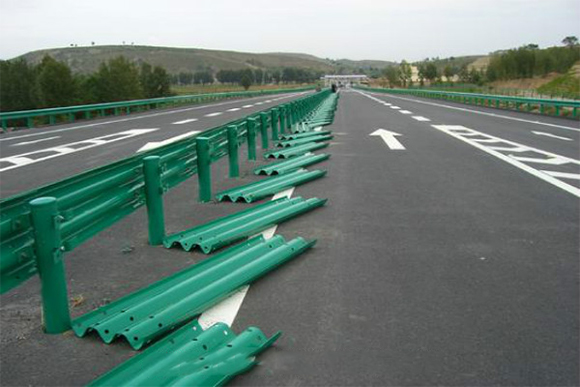咸宁波形护栏的维护与管理确保道路安全的关键步骤